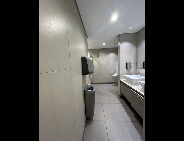 160M² BUILDING TO LET IN TYGER VALLEY